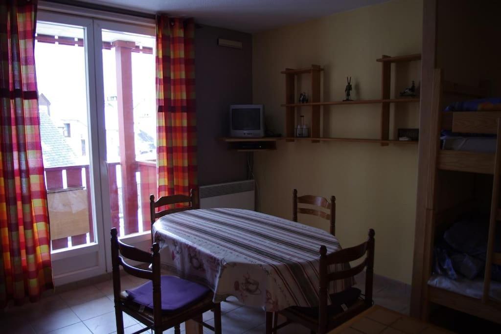 Agreable Studio A 400 M Du Centre Ville De Luz Люс-Сен-Совёр Экстерьер фото